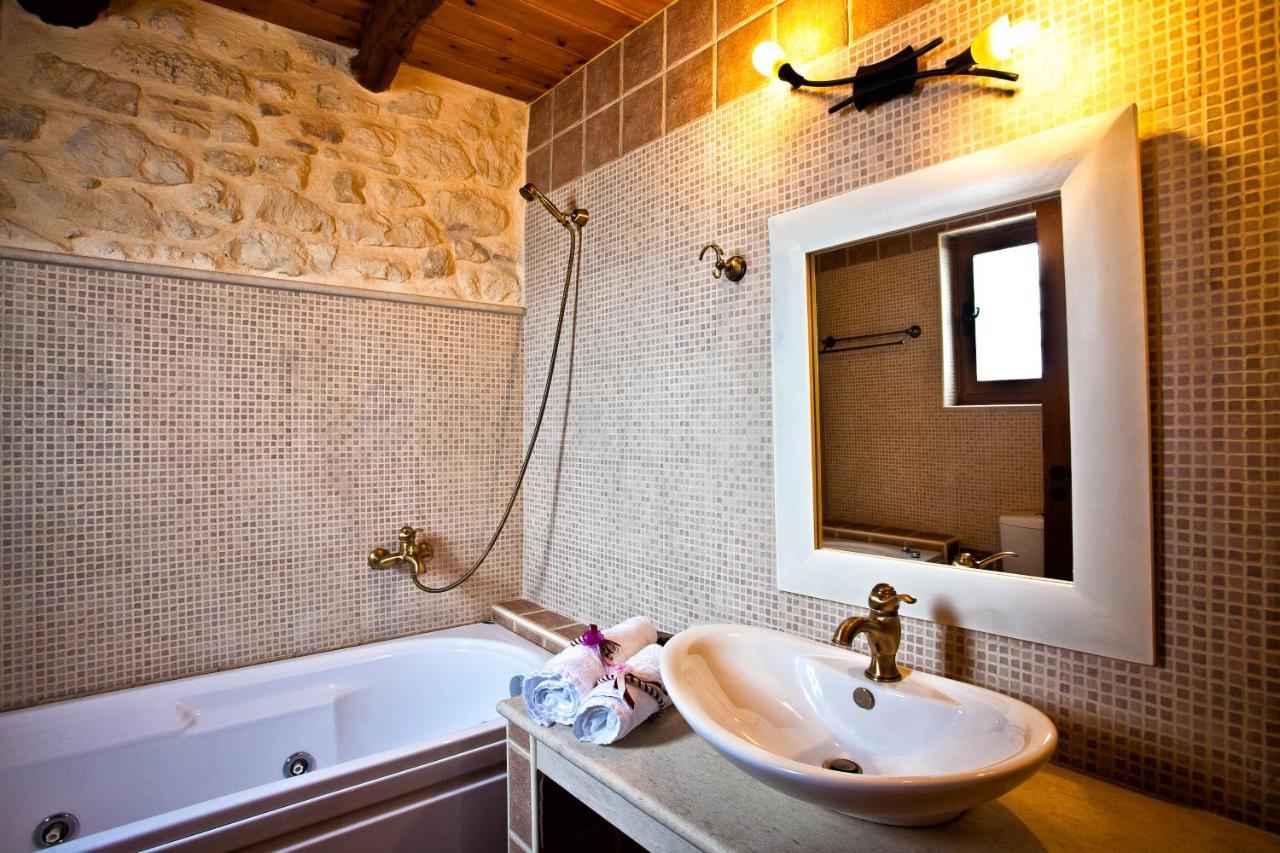Arcus Suites Aryiroúpolis Esterno foto