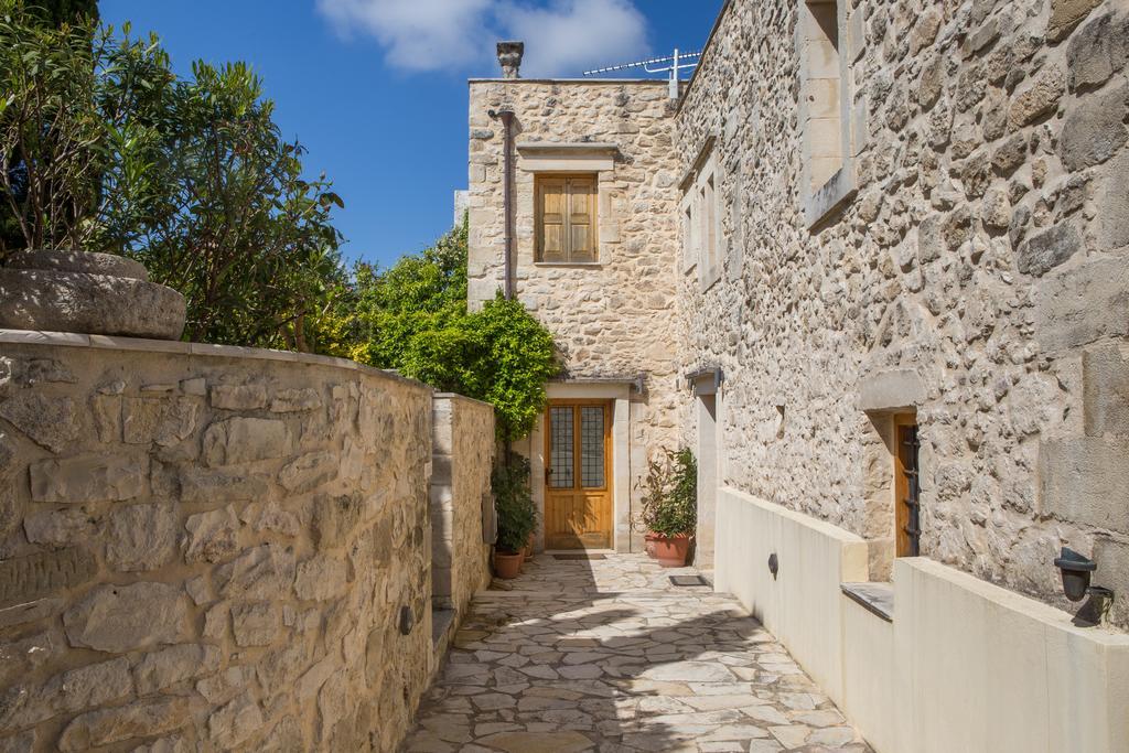 Arcus Suites Aryiroúpolis Esterno foto