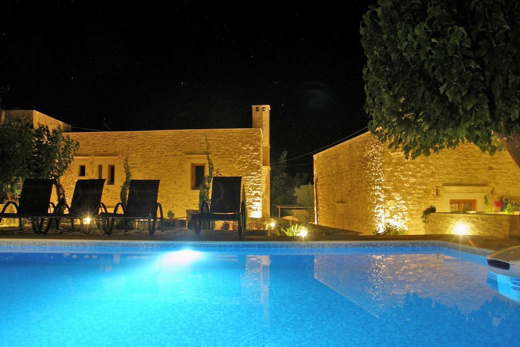 Arcus Suites Aryiroúpolis Esterno foto