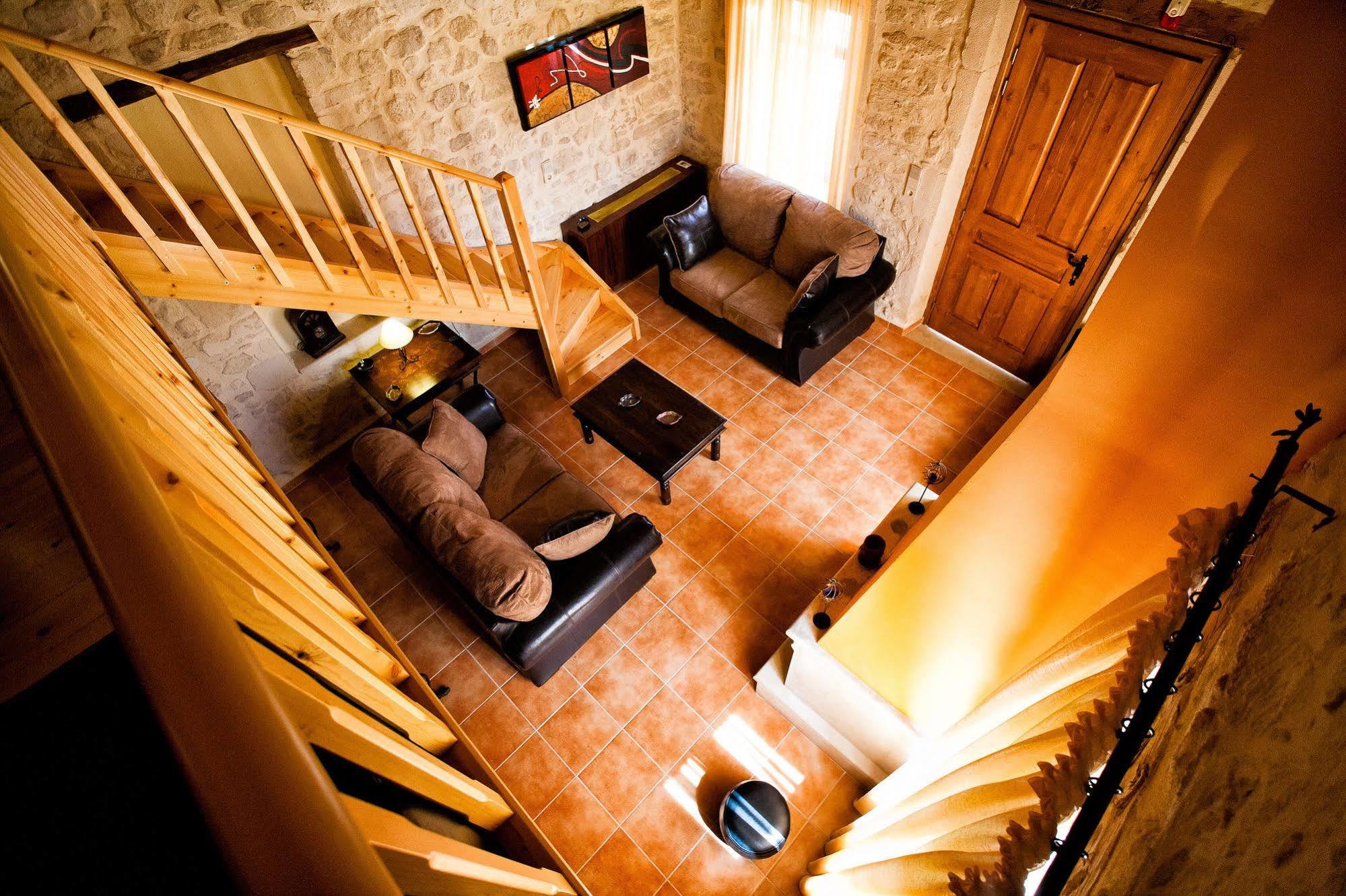 Arcus Suites Aryiroúpolis Esterno foto