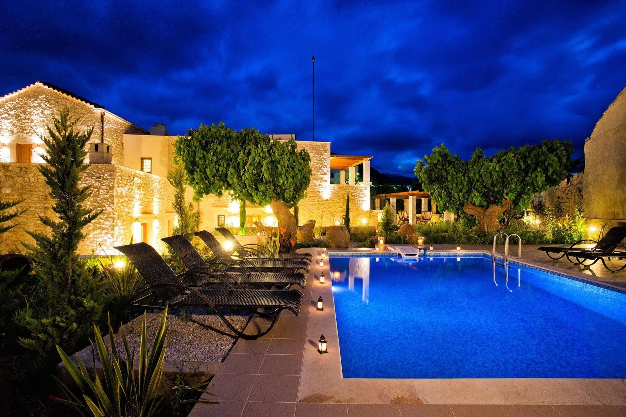 Arcus Suites Aryiroúpolis Esterno foto