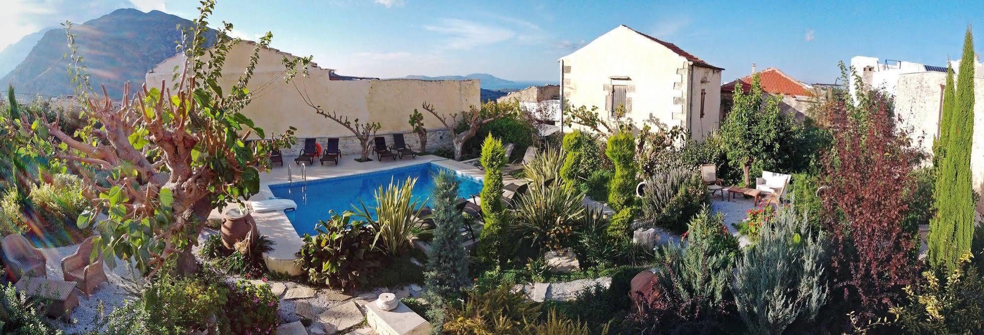 Arcus Suites Aryiroúpolis Esterno foto