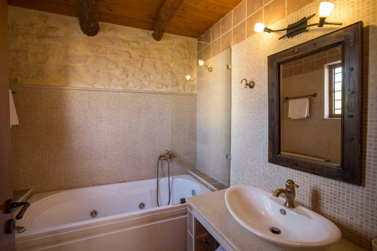 Arcus Suites Aryiroúpolis Esterno foto