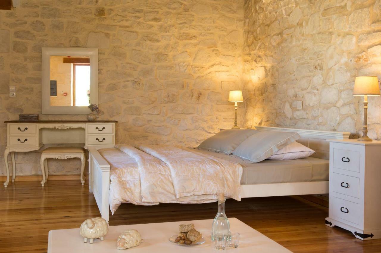 Arcus Suites Aryiroúpolis Esterno foto