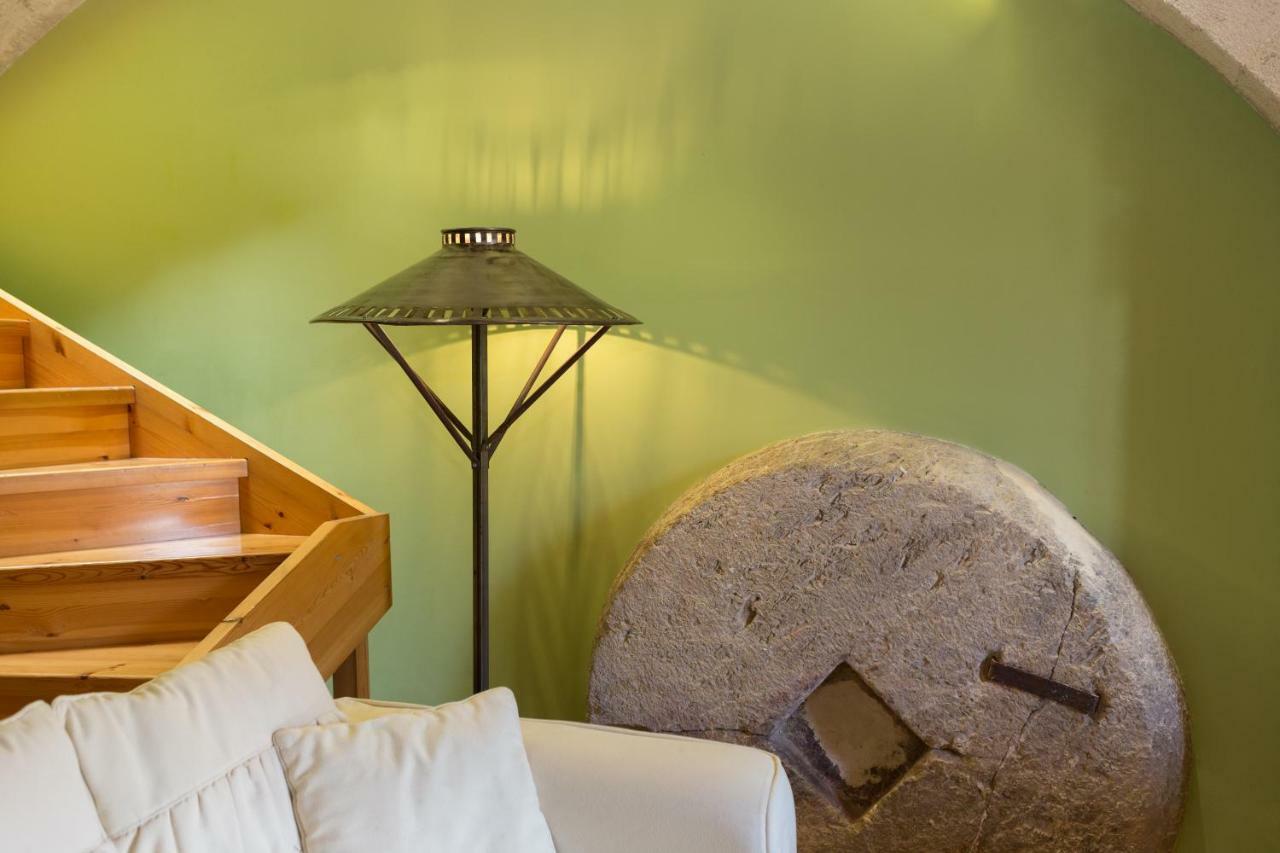 Arcus Suites Aryiroúpolis Esterno foto