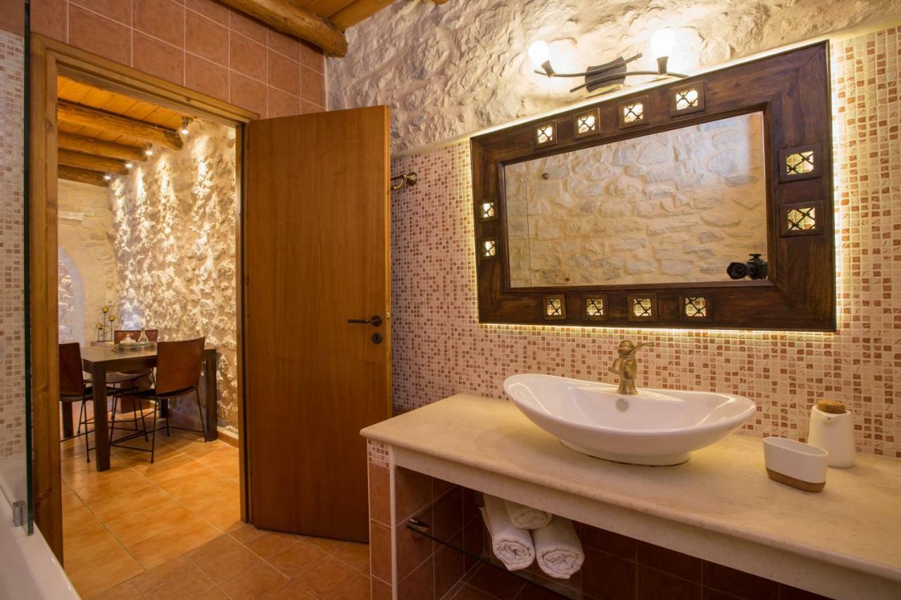 Arcus Suites Aryiroúpolis Esterno foto