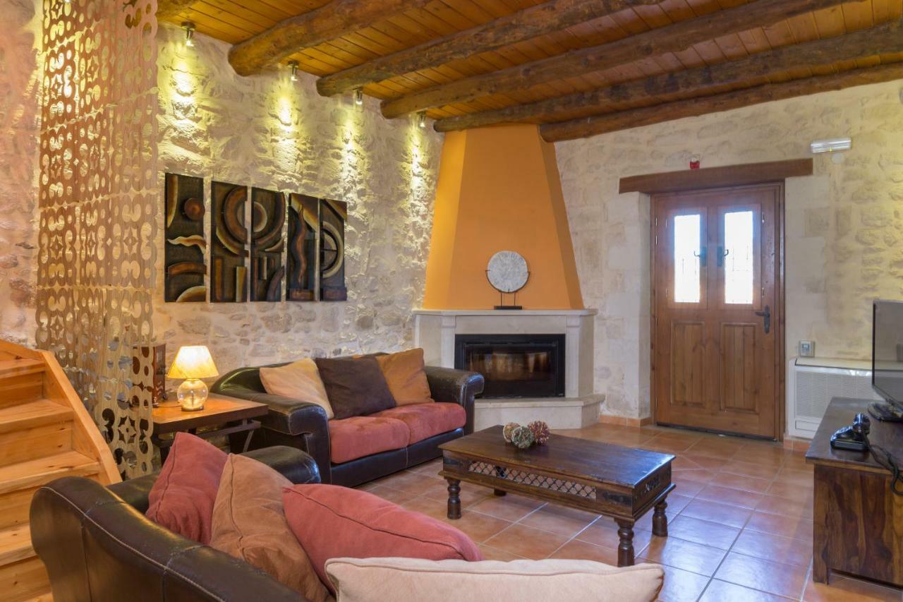 Arcus Suites Aryiroúpolis Esterno foto